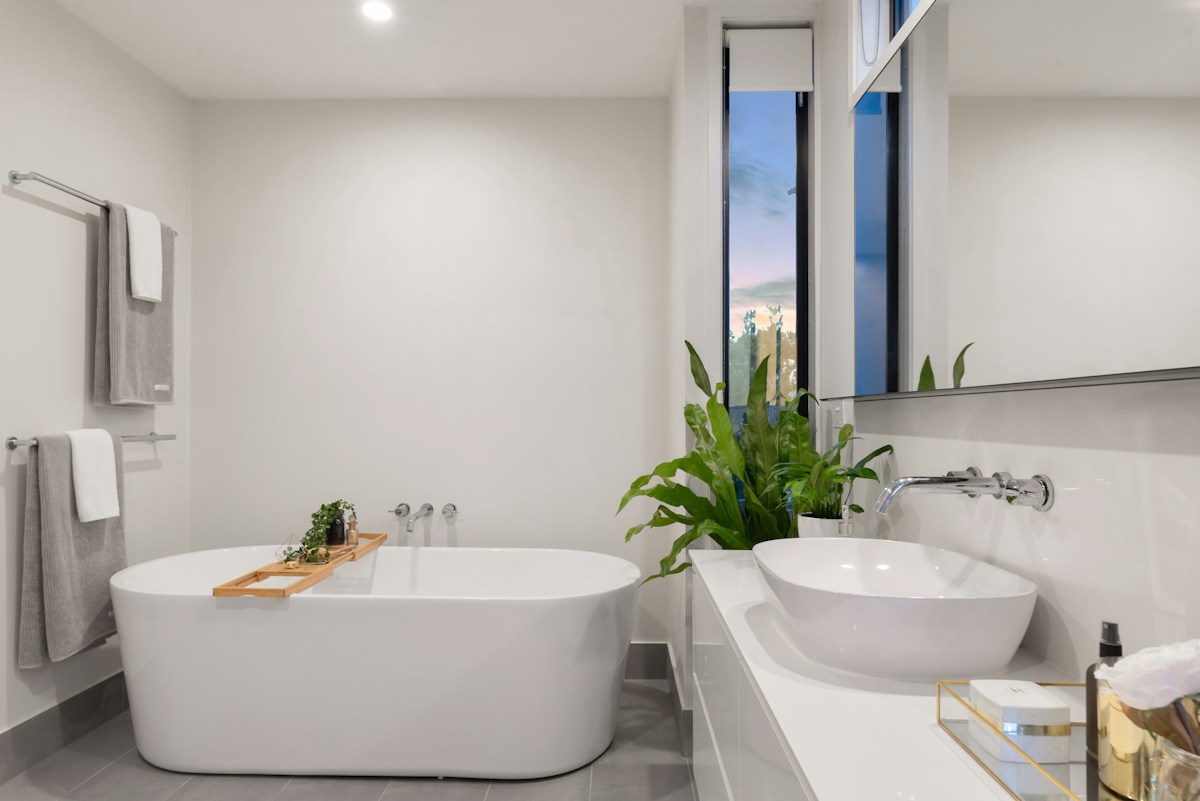 Calm bathroom with contemporary fixtures and natural finishes